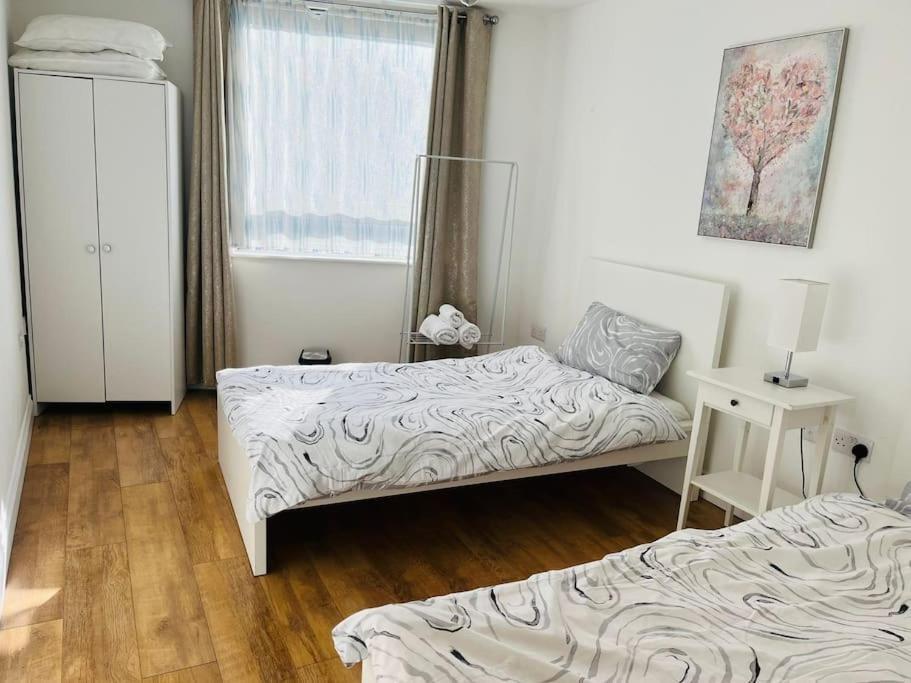 Bright And Calm Apartment - Watford Exterior foto