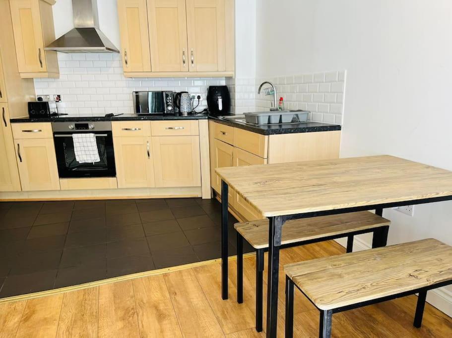 Bright And Calm Apartment - Watford Exterior foto